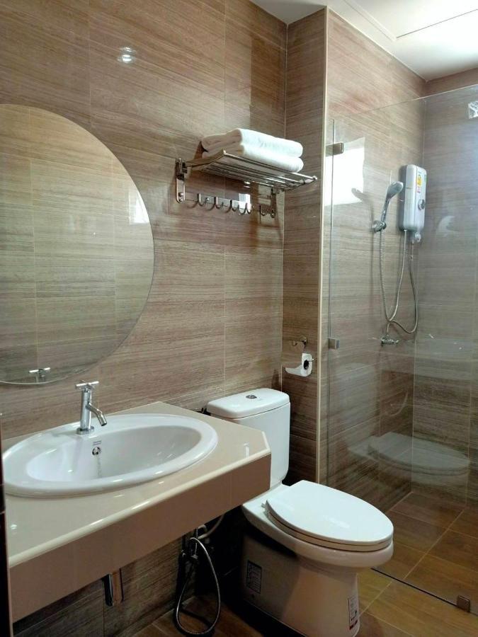 โคโค่ โฮเทล Koco Hotel Накхонратчасима Экстерьер фото