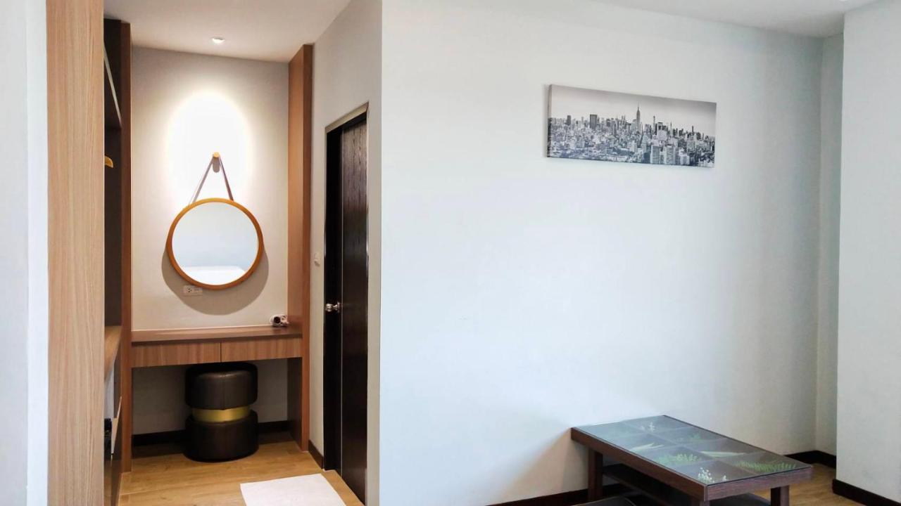 โคโค่ โฮเทล Koco Hotel Накхонратчасима Экстерьер фото