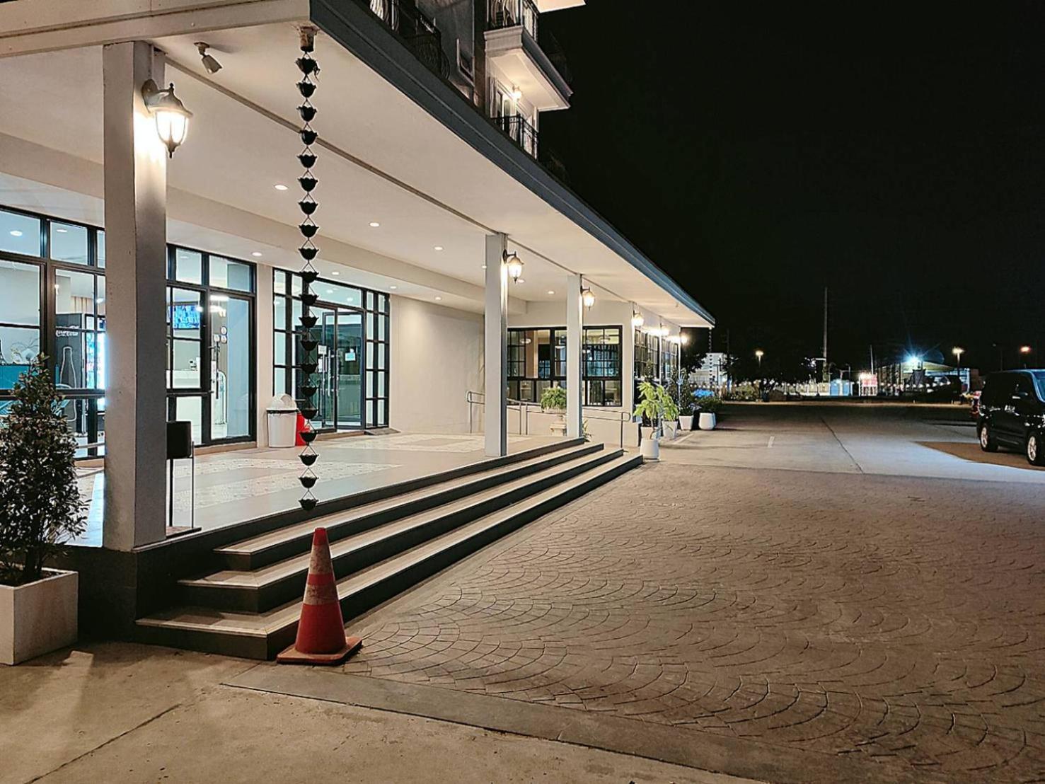 โคโค่ โฮเทล Koco Hotel Накхонратчасима Экстерьер фото